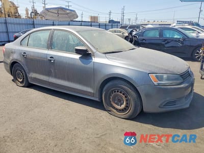 Czwarte zdjęcie samochodu z boku: 2014 VOLKSWAGEN JETTA BASE VIN:3VW2K7AJ1EM208537 - miniatura
