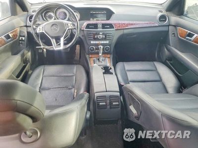 Zdjęcie 8 z 12 samochodu: 2014 MERCEDES-BENZ C 250 VIN:WDDGF4HB9EG251713 - miniatura