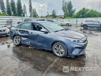 Czwarte zdjęcie samochodu z boku: 2023 KIA FORTE LXS VIN:3KPF24AD8PE552876 - miniatura