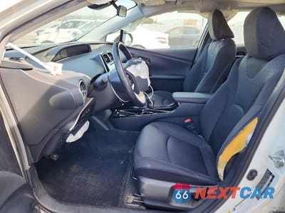 Zdjęcie 7 z 13 samochodu: 2018 TOYOTA PRIUS THREE VIN:JTDKARFU9J3062288 - miniatura