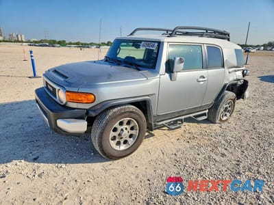 2011 TOYOTA FJ CRUISER BASE JTEZU4BFXBK011496 - główne zdjęcie licytacji z USA - miniatura
