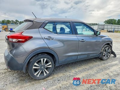 Trzecie zdjęcie samochodu z tyłu: 2020 NISSAN KICKS SV VIN:3N1CP5CV7LL567944 - miniatura