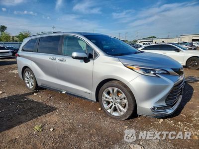 Czwarte zdjęcie samochodu z boku: 2021 TOYOTA SIENNA PLATINUM 7-PASSENGER VIN:5TDERKEC4MS007725 - miniatura