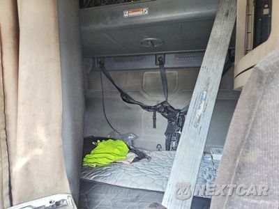 Zdjęcie 10 z 14 samochodu: 2016 FREIGHTLINER CASCADIA 125 SEMI TRUCK VIN:3AKJGLD5XGSHD1997 - miniatura