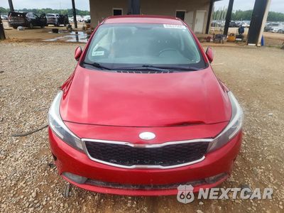 Piąte zdjęcie samochodu w środku: 2018 KIA FORTE S VIN:3KPFL4A77JE220975 - miniatura