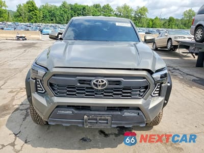 Piąte zdjęcie samochodu w środku: 2025 TOYOTA TACOMA TRD OFF-ROAD VIN:3TMLB5JN0SM180238 - miniatura