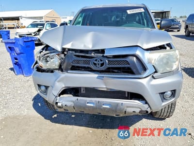 Piąte zdjęcie samochodu w środku: 2015 TOYOTA TACOMA V6 VIN:3TMLU4EN8FM166611 - miniatura