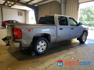 Trzecie zdjęcie samochodu z tyłu: 2013 CHEVROLET SILVERADO K1500 LT VIN:3GCPKSE70DG313643 - miniatura
