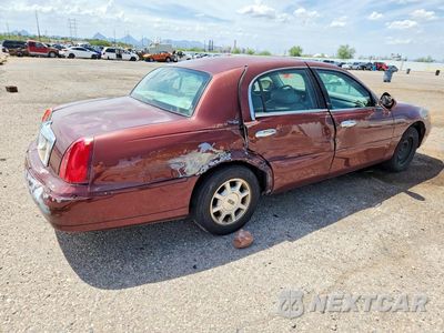 Trzecie zdjęcie samochodu z tyłu: 2001 LINCOLN TOWN CAR SIGNATURE VIN:1LNHM82W01Y629795 - miniatura