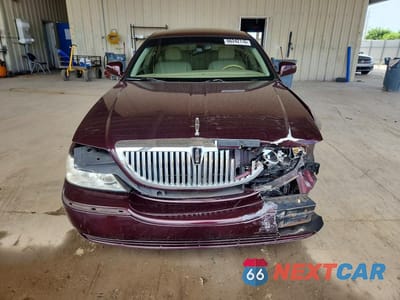Piąte zdjęcie samochodu w środku: 2006 LINCOLN TOWN CAR SIGNATURE VIN:1LNHM81V36Y649216 - miniatura