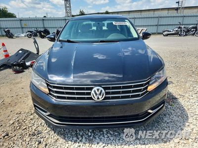 Piąte zdjęcie samochodu w środku: 2017 VOLKSWAGEN PASSAT S VIN:1VWAT7A30HC073955 - miniatura