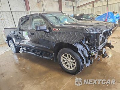 Czwarte zdjęcie samochodu z boku: 2020 CHEVROLET SILVERADO K1500 RST VIN:1GCUYEED3LZ152311 - miniatura
