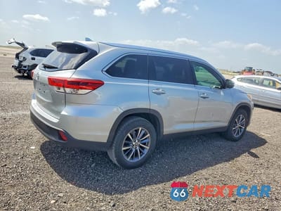 Trzecie zdjęcie samochodu z tyłu: 2019 TOYOTA HIGHLANDER XLE VIN:5TDKZRFH6KS352564 - miniatura