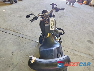 Czwarte zdjęcie samochodu z boku: 2010 HARLEY-DAVIDSON FLSTFB VIN:1HD1JN517AB037499 - miniatura
