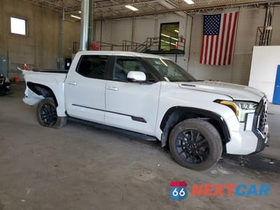 Czwarte zdjęcie samochodu z boku: 2026 TOYOTA TUNDRA PLATINUM HV VIN:5TFWC5DB8TX145874 - miniatura