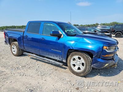 Czwarte zdjęcie samochodu z boku: 2018 CHEVROLET SILVERADO K1500 LT VIN:3GCUKREC2JG535475 - miniatura