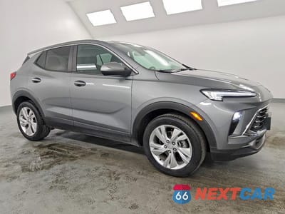 Czwarte zdjęcie samochodu z boku: 2025 BUICK ENCORE GX PREFERRED VIN:KL4AMBSL9SB149617 - miniatura