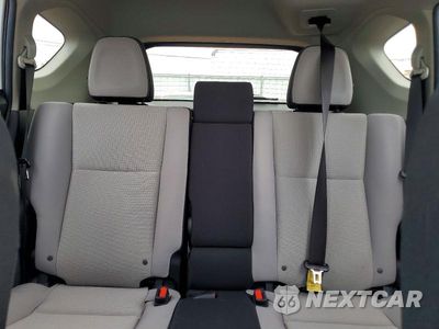 Zdjęcie 10 z 13 samochodu: 2017 TOYOTA RAV4 XLE VIN:JTMRFREV8HJ134985 - miniatura
