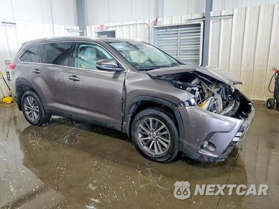 Czwarte zdjęcie samochodu z boku: 2019 TOYOTA HIGHLANDER XLE VIN:5TDJZRFH7KS565017 - miniatura
