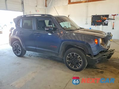 Czwarte zdjęcie samochodu z boku: 2023 JEEP RENEGADE TRAILHAWK VIN:ZACNJDC16PPP63365 - miniatura