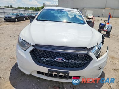 Piąte zdjęcie samochodu w środku: 2019 FORD TAURUS POLICE INTERCEPTOR VIN:1FAHP2MKXKG108809 - miniatura