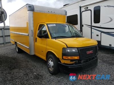 Czwarte zdjęcie samochodu z boku: 2022 GMC SAVANA BOX TRUCK VIN:7GZ37TC75NN003279 - miniatura