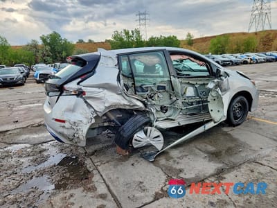 Trzecie zdjęcie samochodu z tyłu: 2022 NISSAN LEAF S VIN:1N4AZ1BV0NC559603 - miniatura