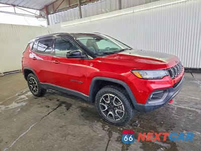 Czwarte zdjęcie samochodu z boku: 2025 JEEP COMPASS TRAILHAWK VIN:3C4NJDDN5ST532446 - miniatura