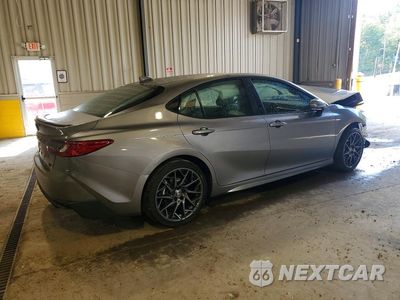Trzecie zdjęcie samochodu z tyłu: 2025 TOYOTA CAMRY SE VIN:4T1DBADK0SU531638 - miniatura
