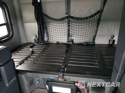 Zdjęcie 10 z 14 samochodu: 2022 FREIGHTLINER CASCADIA 126 VIN:3AKJHHDR9NSNA2136 - miniatura