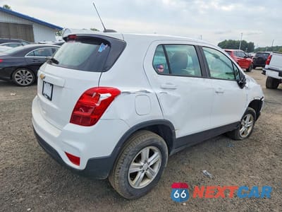 Trzecie zdjęcie samochodu z tyłu: 2020 CHEVROLET TRAX LS VIN:3GNCJNSB9LL148944 - miniatura