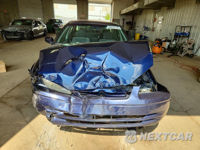 Piąte zdjęcie samochodu w środku: 1998 TOYOTA CAMRY LE VIN:4T1BG28K0WU363823 - miniatura