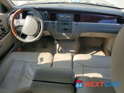 Zdjęcie 8 z 12 samochodu: 2011 LINCOLN TOWN CAR SIGNATURE LIMITED VIN:2LNBL8CV9BX759123 - miniatura