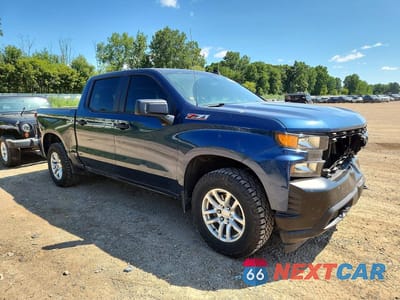 Czwarte zdjęcie samochodu z boku: 2019 CHEVROLET SILVERADO K1500 VIN:1GCPYAEH7KZ420784 - miniatura