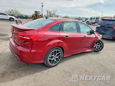 Trzecie zdjęcie samochodu z tyłu: 2015 FORD FOCUS SE VIN:1FADP3F27FL349113 - miniatura