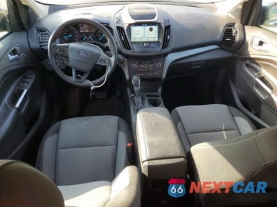 Zdjęcie 8 z 13 samochodu: 2019 FORD ESCAPE SE VIN:1FMCU9GD9KUC35678 - miniatura