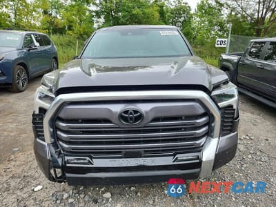 Piąte zdjęcie samochodu w środku: 2025 TOYOTA TUNDRA CREWMAX LIMITED VIN:5TFJA5DBXSX314842 - miniatura