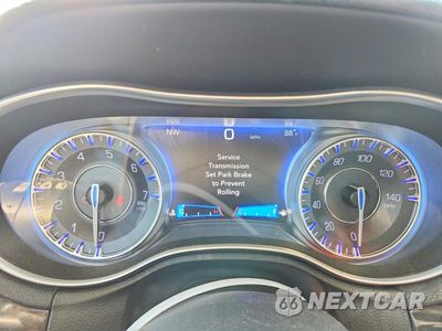 Zdjęcie 9 z 12 samochodu: 2019 CHRYSLER 300 LIMITED VIN:2C3CCAKG4KH560319 - miniatura