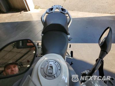 Piąte zdjęcie samochodu w środku: 2016 BMW R1200 GS VIN:WB10A1109GZ670795 - miniatura