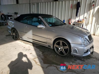 Czwarte zdjęcie samochodu z boku: 2001 MERCEDES-BENZ CLK 430 VIN:WDBLK70G81T069546 - miniatura