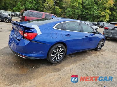 Trzecie zdjęcie samochodu z tyłu: 2023 CHEVROLET MALIBU RS VIN:1G1ZG5ST6PF125222 - miniatura