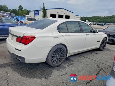 Trzecie zdjęcie samochodu z tyłu: 2015 BMW 750 I VIN:WBAYA8C52FD825364 - miniatura