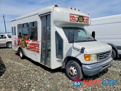 2004 FORD ECONOLINE E450 SUPER DUTY CUTAWAY VAN 1FDXE45SX4HA70643 - główne zdjęcie licytacji z USA - miniatura
