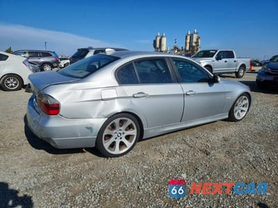 Trzecie zdjęcie samochodu z tyłu: 2006 BMW 330 I VIN:WBAVB33546KS32006 - miniatura