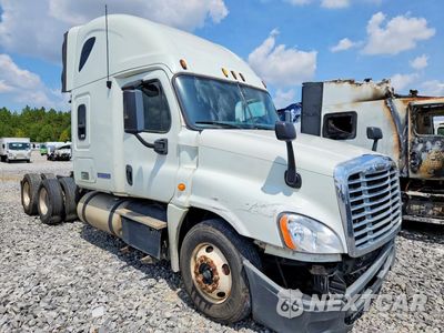 Czwarte zdjęcie samochodu z boku: 2013 FREIGHTLINER CASCADIA SEMI TRUCK VIN:1FUJGLBG7DLFH6143 - miniatura
