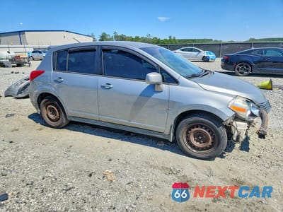 Czwarte zdjęcie samochodu z boku: 2009 NISSAN VERSA 1.8 S VIN:3N1BC13E49L355267 - miniatura