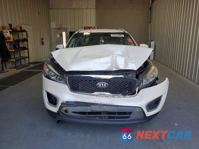 Piąte zdjęcie samochodu w środku: 2016 KIA SORENTO LX VIN:5XYPGDA34GG020735 - miniatura