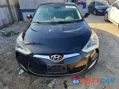 Piąte zdjęcie samochodu w środku: 2013 HYUNDAI VELOSTER BASE VIN:KMHTC6AD5DU144436 - miniatura