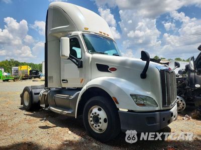Czwarte zdjęcie samochodu z boku: 2018 PETERBILT 579 SEMI TRUCK VIN:1XPBA48X7JD477578 - miniatura