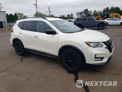 Czwarte zdjęcie samochodu z boku: 2018 NISSAN ROGUE SV VIN:5N1AT2MV1JC722361 - miniatura